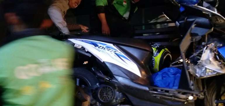 Driver Gojek dan Warga Tabrakan Adu Kambing di Jalan Durian