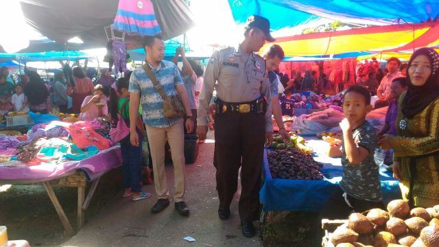 Polsek Perhentian Raja Laksanakan Patroli Dialogis di Pasar desa Pantai Raja