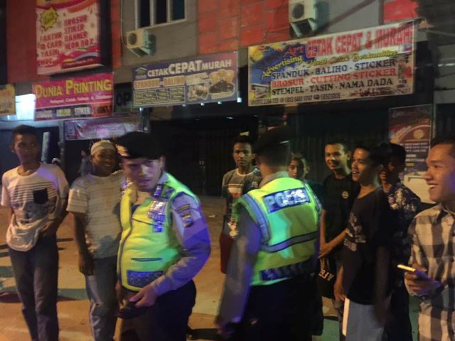 Guna Meredam Keributan, Polisi Bubarkan Kelompok Remaja Depan Elang Futsal Pekanbaru