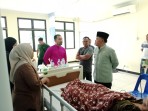 Bupati Asmar Jenguk Tokoh dan Warga Meranti yang Dirawat di RSUD Dorak, Tegaskan Komitmen Pelayanan Kesehatan Humanis