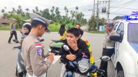 Satlantas Polres Meranti Kedepankan Teguran Humanis, Pengendara Tak Pakai Helm Diberi Edukasi