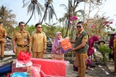 Kunjungi Korban Kebakaran, Bupati Meranti Serahkan Bantuan dan Janji Bangun Rumah