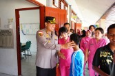 AKBP Gede Prasetia Sambangi SLB Selatpanjang, Serahkan Alat Bantu Dengar dan Kursi Roda