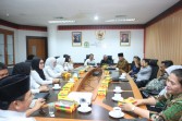 Tenaga Ahli Badan Anggaran DPRD Provinsi Riau menerima kunjungan Badan Anggaran DPRD Kabupaten kabupaten Bengkalis