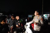 Polisi Bersama Masyarakat  AKBP Gede Dan Tim Raga Patroli Cegah Gangguan Kamtibmas