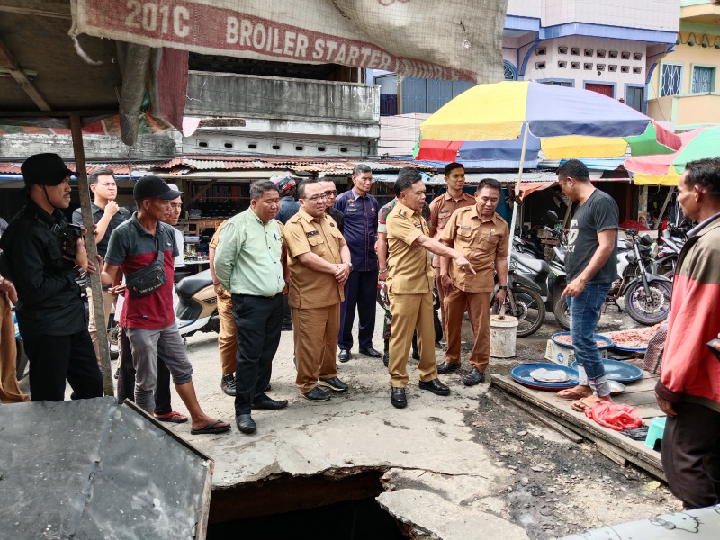 Respon Cepat Bupati Meranti Tinjau Jalan Sungai Juling yang Ambruk, Instruksikan Perbaikan Sementara