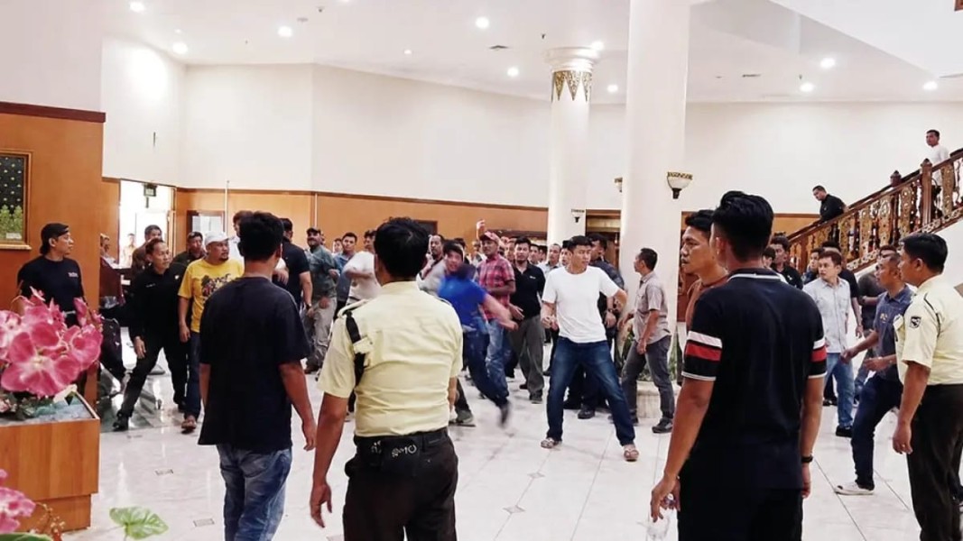 Kasus Bentrok DPRD Riau Makin Terang, Dugaan Preman Dikumpulkan di Ruang Banleg Sebelum Kericuhan Pecah