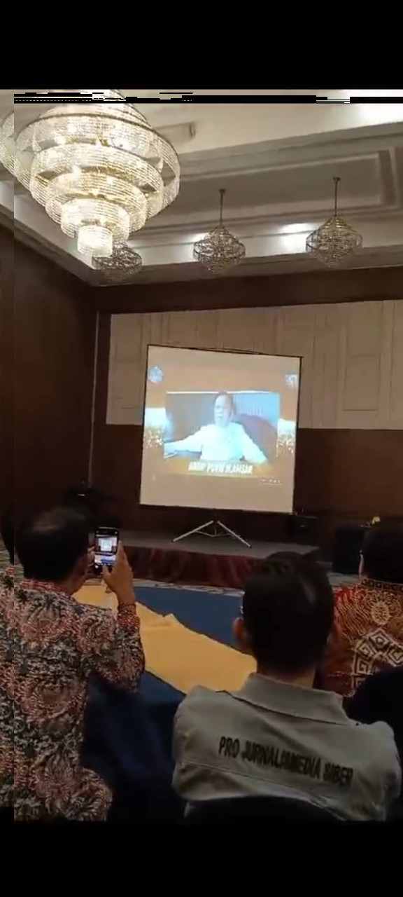 Berhasil Membagun Daerah H.Asmar Terima Award di HUT Ke 2 PJS di Jakarta.