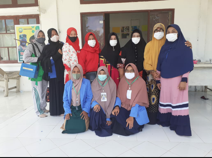 Mahasiswa KKN-DR UIN Suska Laksanakan Posyandu dan Bagi Masker di Desa Sungai Panji-panji