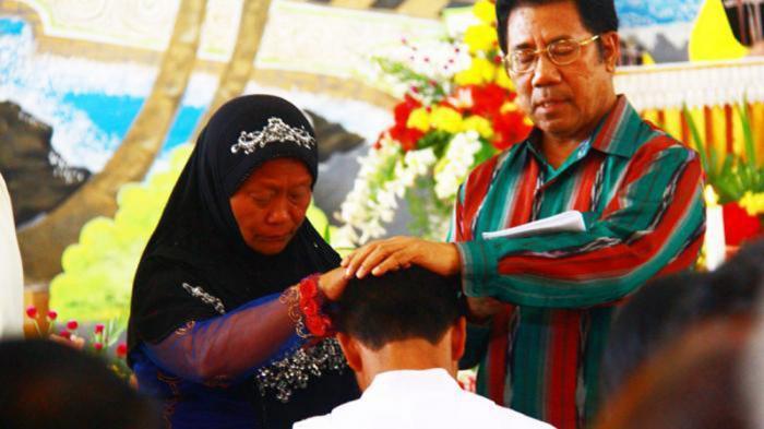 Anak Keluarga Muslim Menjadi Imam Katolik, Bukti Pemurtadan di Indonesia