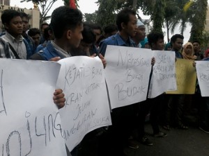 Endus Korupsi di Kampus,Mahasiswa UIN Suska Demo di Kejati Riau
