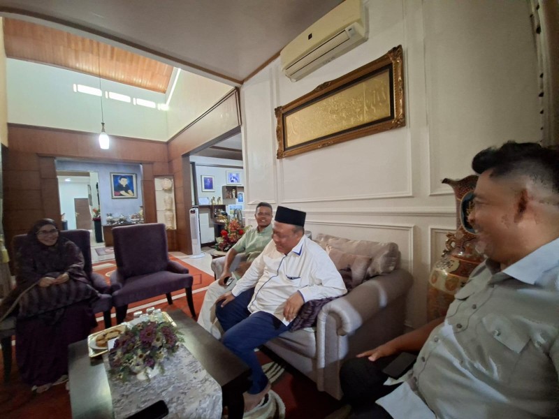 Wasekjen SPS Pusat dan Pengurus SPS Riau Bertakziah ke Rumah Duka H Zulmansyah Sekedang