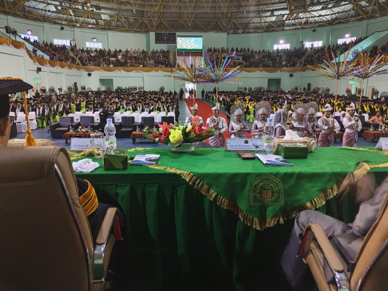 Uir Riau Unggul di Sumatra Wisudakan Lulusan Terbaik