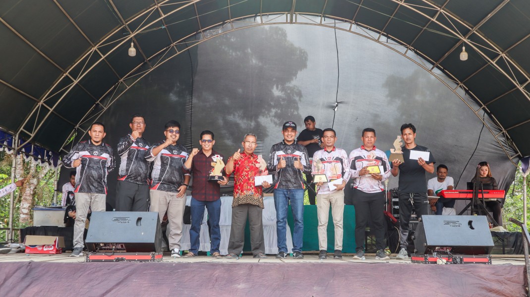 Turnamen Domino HUT Koppsa-M, Pemain Dari Desa Buluh Cina Raih Juara Pertama