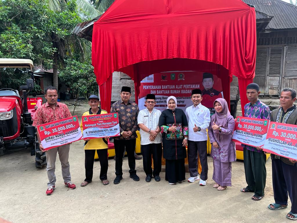 Jelang HUT Emas PDI Perjuangan, DPD Riau serahkan Traktor Roda 4 dan  Bantuan Rumah Ibadah
