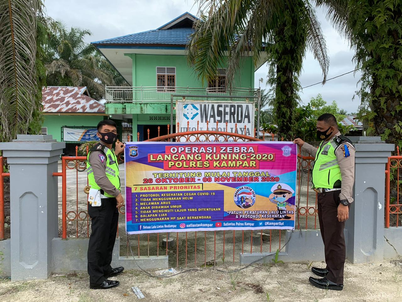 Ops Zebra 2020 : Satlantas Polres Kampar Pasang 30 Spanduk Himbauan di Jalan Bangkinang - Petapahan