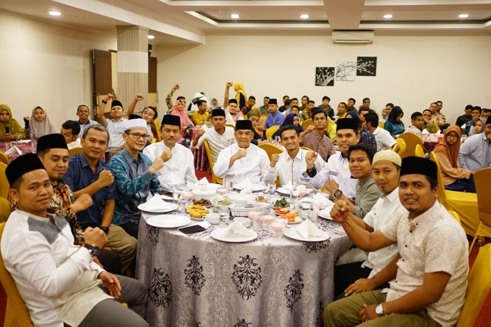 Wakil Gubernur dan SekdaProv Riau Hadiri Buka Puasa Bersama Barisan Muda Riau Bersatu (BMRB)