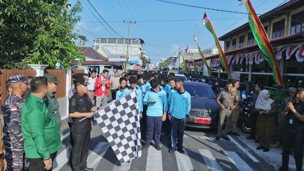 Bupati Meranti H.Asmar Resmikan Pemeriksaan Kesehatan Gratis untuk Pelajar dan Lepas Gerak Jalan Sehat