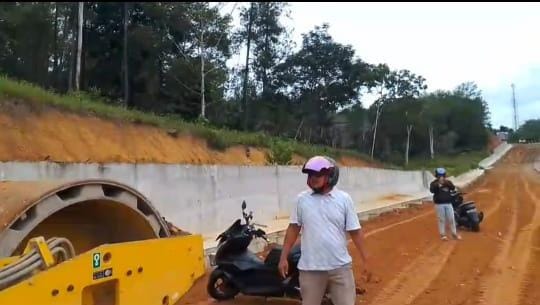 Pemda Kampar Pastikan Proyek Jalan HR Soebrantas Berlanjut, Mahasiswa Desak Penindakan Premanisme