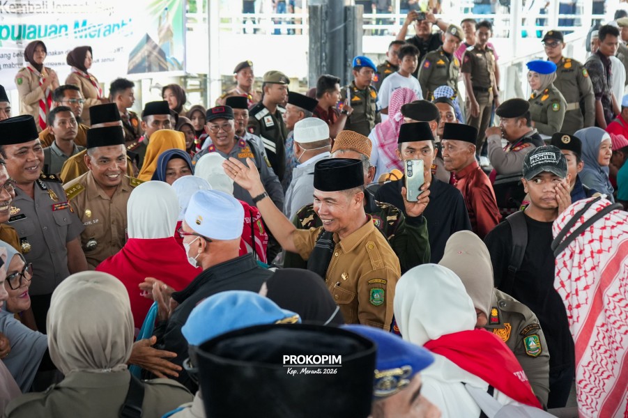 Sekda Kepulauan Meranti Sambut Kepulangan 110 Jamaah Haji di Pelabuhan Tanjung Harapan