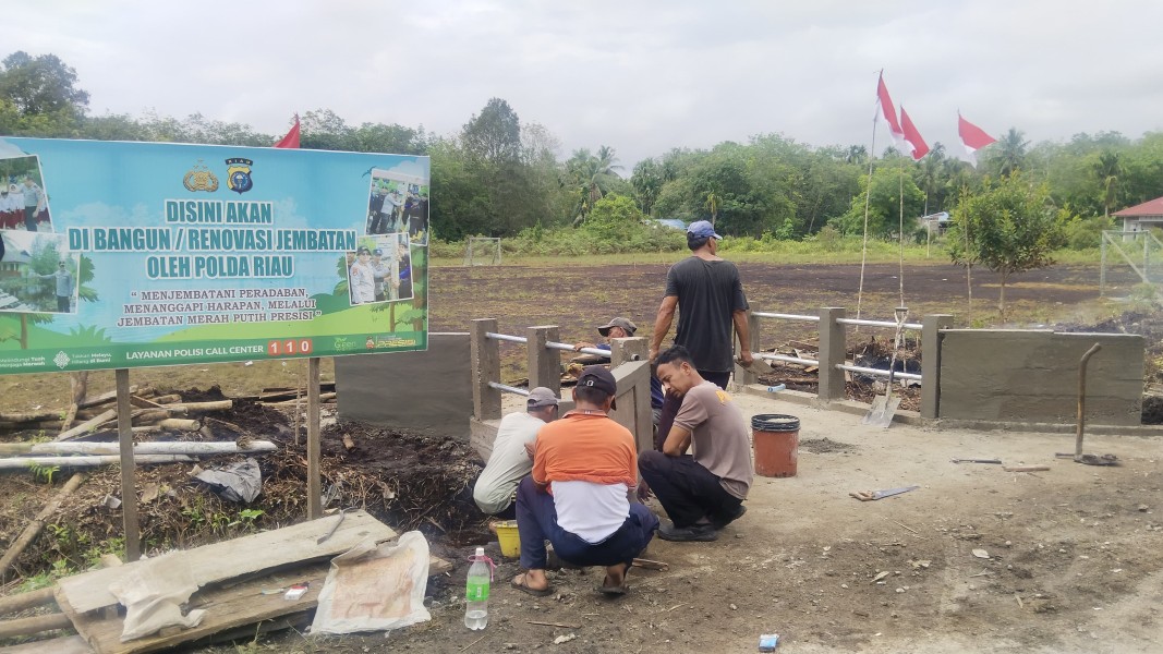 Polres Meranti Rampungkan Pembangunan Jembatan Merah Putih Presisi Hari Ke 11 Capai 100 Persen