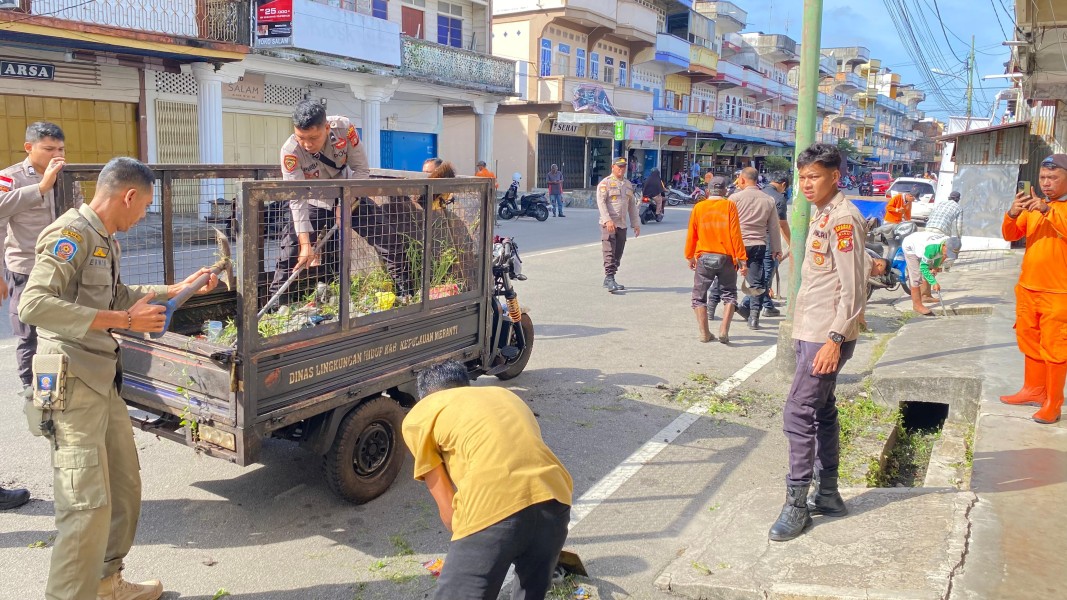 Gotong Royong Sinergitas Polres Meranti Penanggulangan Bencana