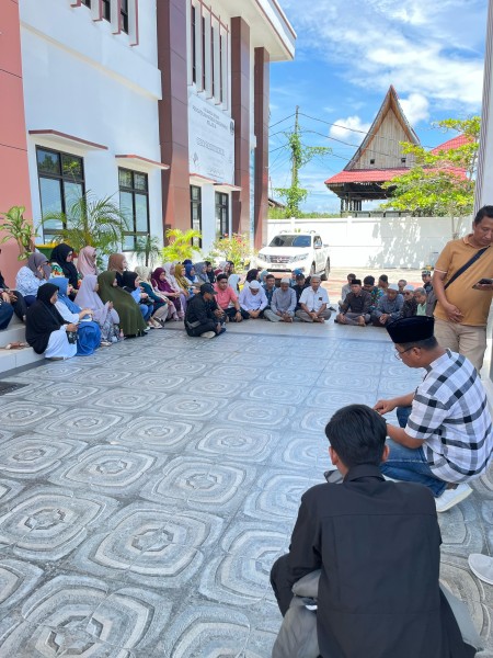Petani Koppsa-M Gelar Pembacaan Yasin dan Do'a Bersama di Depan Gedung Pengadilan Negeri Bangkinang