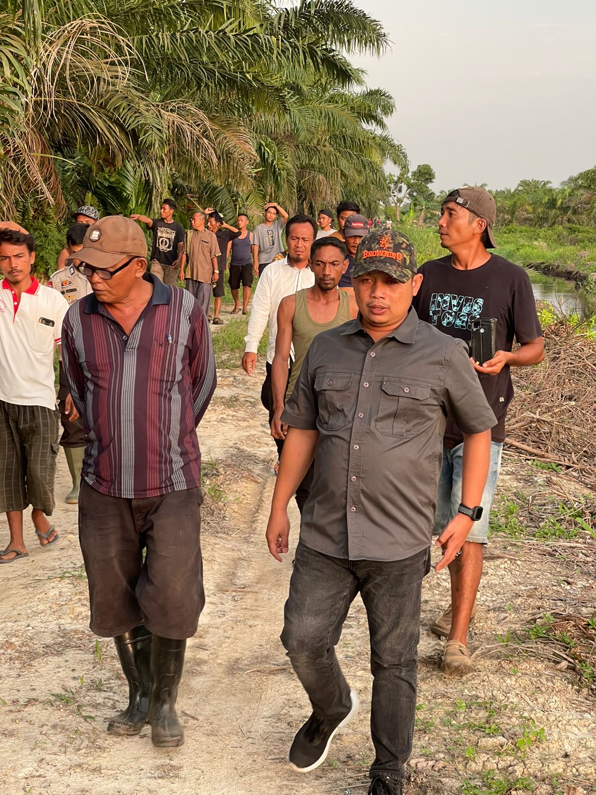 Masyarakat Sekayan Inhil Lakukan Perlawanan Terhadap Oknum Diduga Mafia Tanah