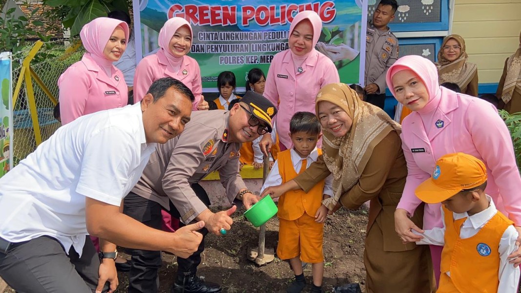 Wakapolres Meranti Tanam Pohon Bersama Anak TK Bhayangkari, Tanamkan Cinta Lingkungan Sejak Dini