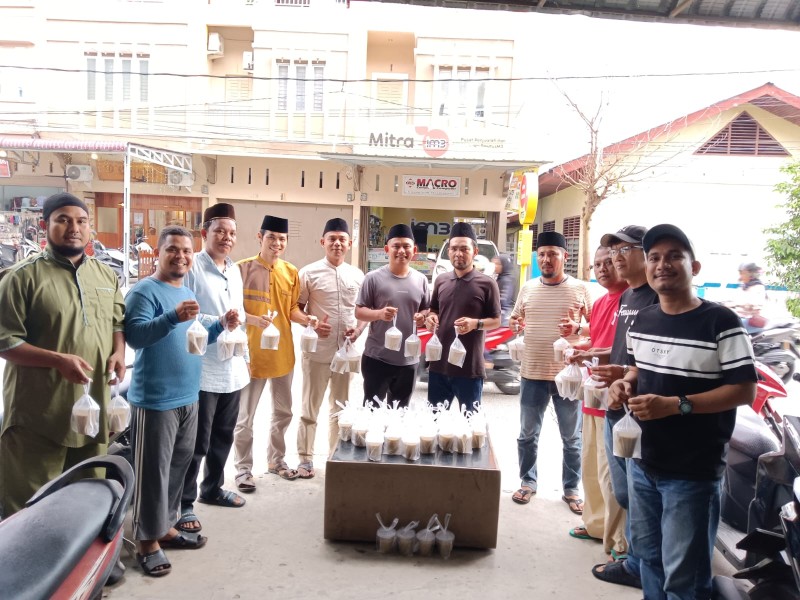 KPSB Kepulauan Meranti Berbagi Takjil di Bulan Ramadan
