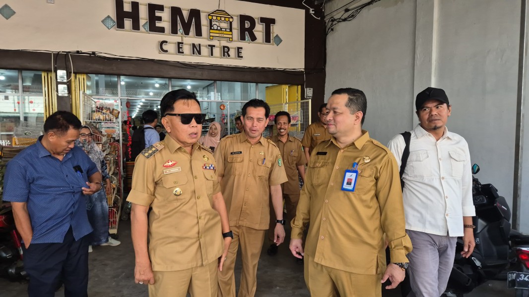 Jelang Lebaran, Bupati Asmar dan BBPOM Pekanbaru Sidak Minimarket di Meranti, Pastikan Produk Aman Dikonsumsi