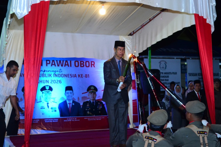 Pawai Obor HUT RI ke-81 di Meranti, Sekda: Semangat Perjuangan Harus Terus Menyala