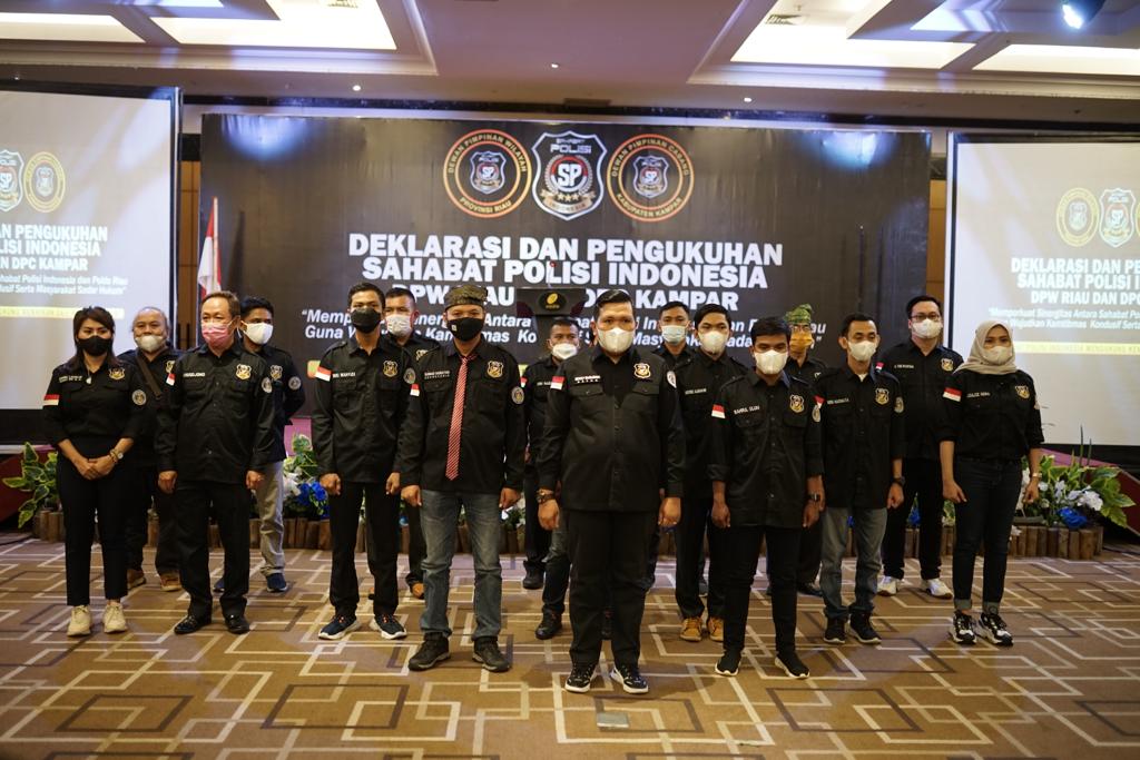 Ketua Umum Sahabat Polisi Indonesia (SPI), Fonda Tangguh, melantik DPW Riau