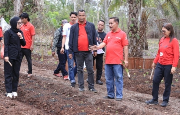 Jaga Lingkungan DPC PDI Perjuangan Meranti Tanam Pohon Bersama Masyarakat   Meranti,-