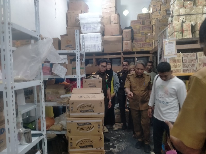 Disprindag Bersama Kejari Sidak sejumlah minimarket, Stok Produk Minyakita Masih Aman.