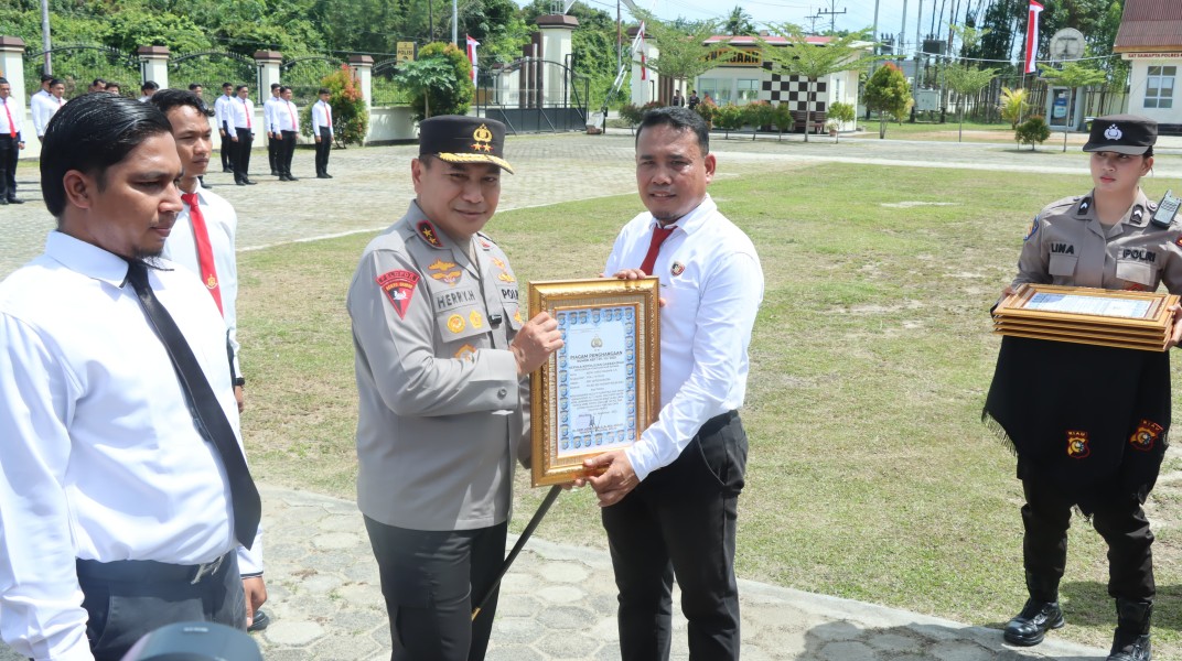 Kapolda Riau Resmikan Dapur Gizi Polres Tanam Pohon dan Berikan Penghargaan Prestasi Polres Meranti Basmi Narkoba.