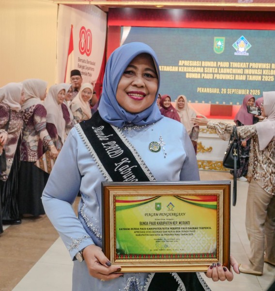 Bunda Paud Meranti Terima Perintis PAUD Daerah Terpenci Tingkat Provinsi Riau.