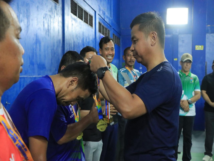 Ditutup Bupati Kampar, Kemenag Kampar Juarai Tournament Badminton Sempena Hari Jadi Kampar