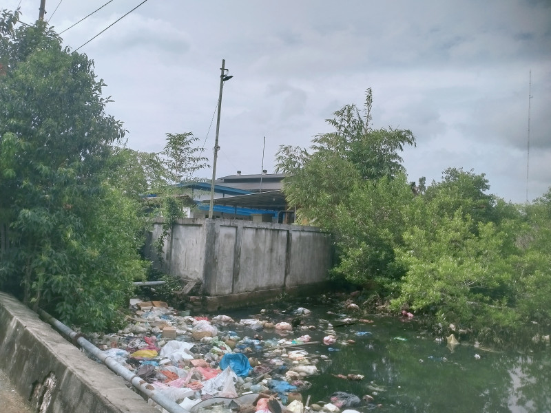 Sampah Menumpuk di Jalan Nelayan Limbah Oli PLN Di Duga Cemari Lingkungan Pemda Meranti Belum Ada Anggaran.