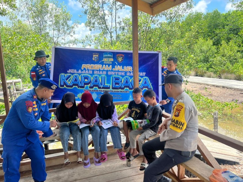 Peduli Lingkungan Cintai Masyarakat Pesisir Satpolairud Polres Meranti Siap Tanggap Berikan Bantuan Program Jalur