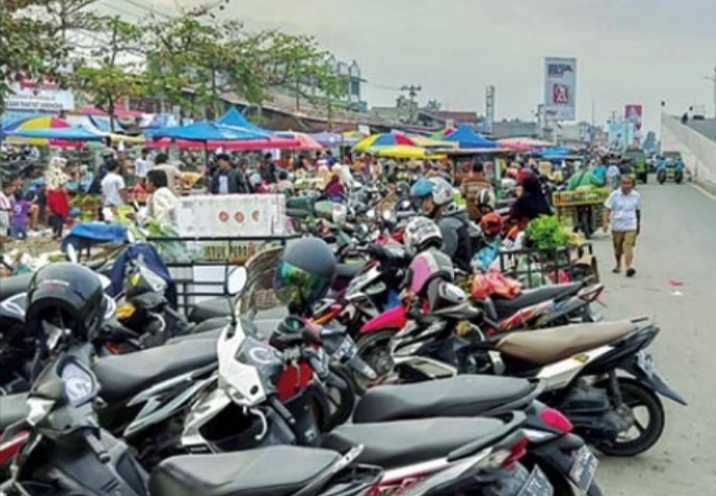Warga Berharap Tertibkan Parkir Liar Yang Diduga Membuat Kemacetan di Pasar Pagi Arengka