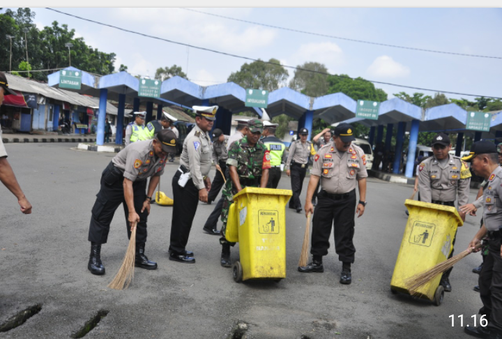 Bersih-Bersih Dalam Rangka Mengatasi Virus Corona