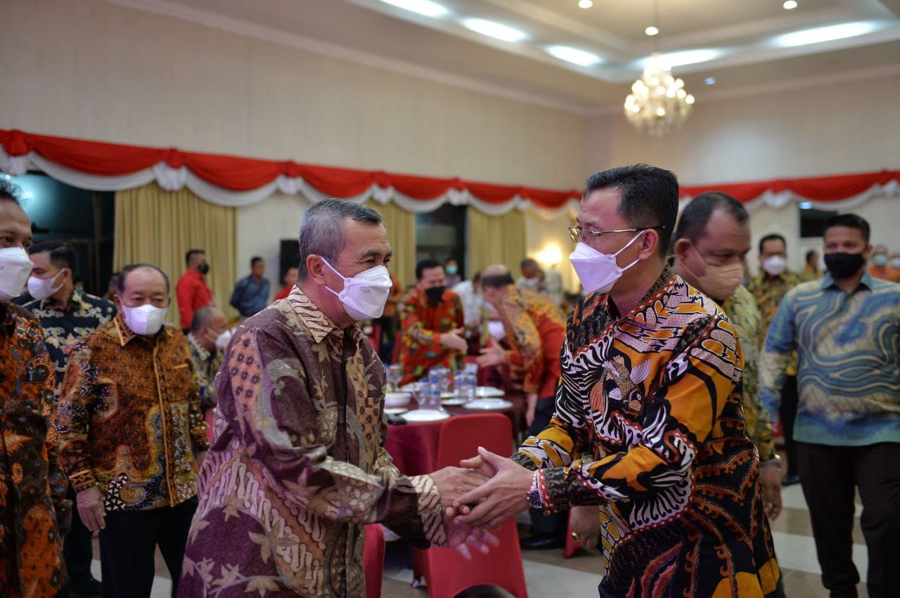 Penuh Keakraban, Gubri Hadiri Pisah Sambut Kajati Riau