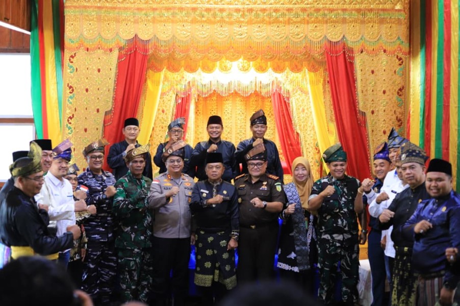 Bupati Meranti H.Asmar Hadiri Perhelatan Besar  LAM Meranti