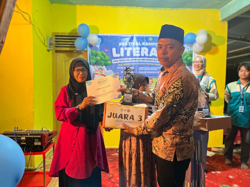Malam Puncak Festival Kampung Literasi dan Perpisahan KKN Tematik Universitas Riau di Kepenghuluan Batu Hampar