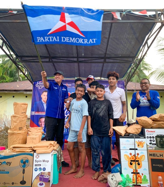 Dalam Rangka  HUT RI ke-81 Sekaligus HUT Demokrat ke-25, DPC Demokrat Kepulauan Meranti Gelar Lomba Rakyat