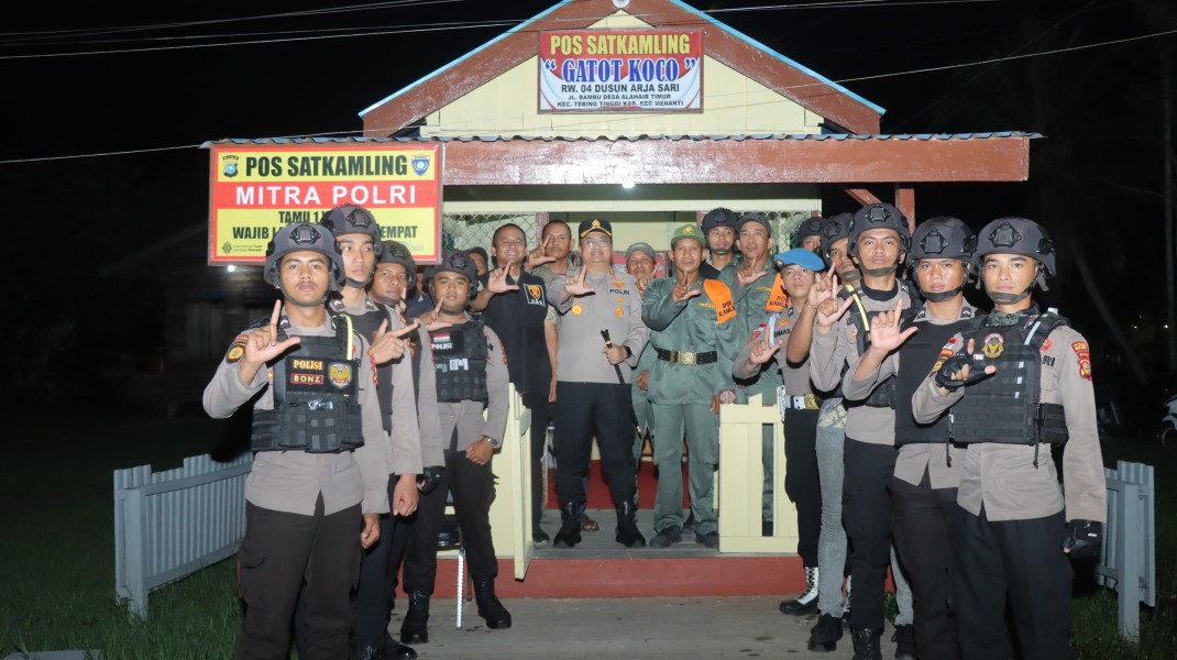 Malam Hari Polres Meranti Tinjau Pos Siskamling di Desa Alahair Timur, Ajak Warga Perkuat Keamanan Lingkungan