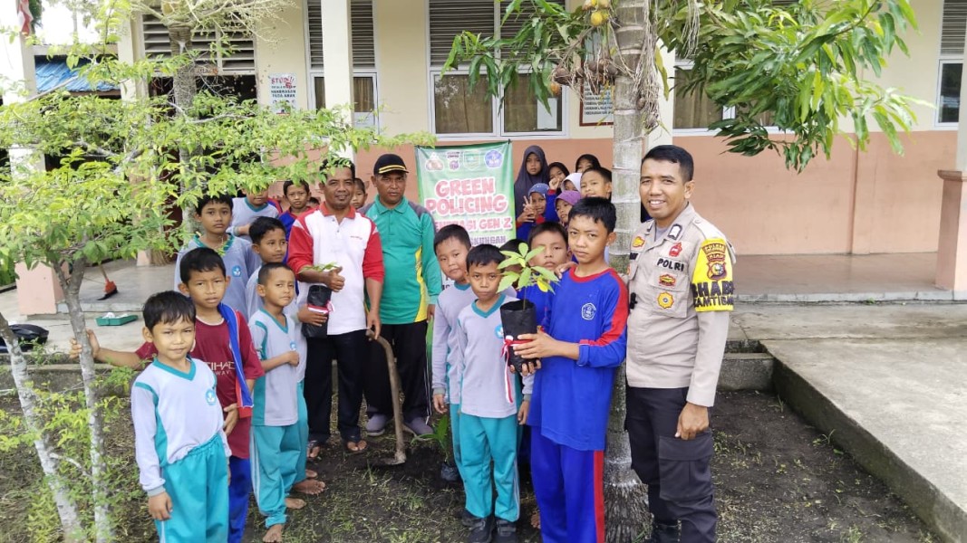 Green Policing Gelorakan Anak TK Polres Kepualaun Meranti Ajak Tanam Bibit Pohon