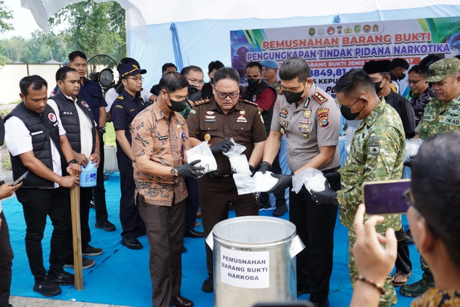 Polres Meranti Bongkar Jaringan Narkoba Internasional, 9,3 Kg Sabu Disita, Hampir 9 Kg Dimusnahkan