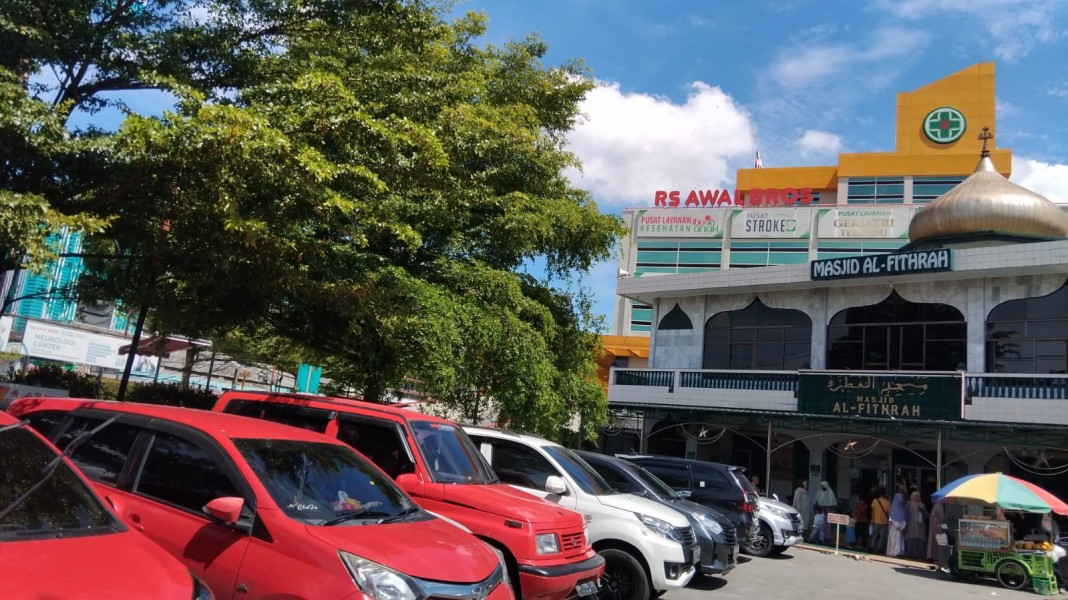 Awal Bros Bangun Masjid Megah, Masjid Samping RS Panam Justru Terabaikan